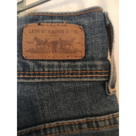 Levi's 515 Women's Size 6 Blue Denim Bermuda Cuffed Jean Shorts with Pockets - Picture 10 of 11